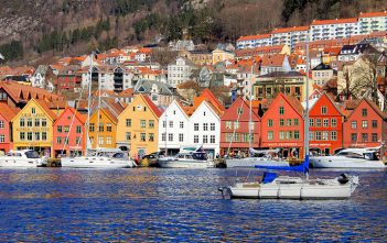 カラフルで可愛い三角屋根の建物。ノルウェーの世界遺産「ブリッゲン」