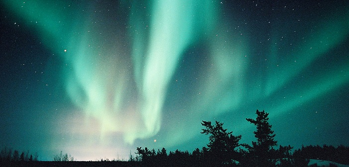 オーロラが舞う奇跡の夜空 カナダの イエローナイフ に行こう 旅時間