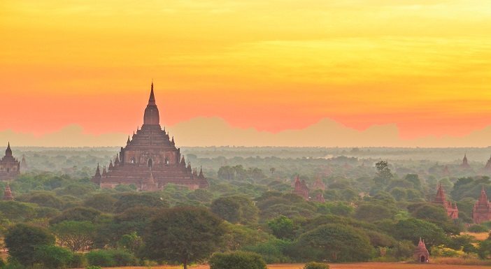 広大な平野に無数の仏塔が林立 ミャンマーの バガン遺跡 旅時間